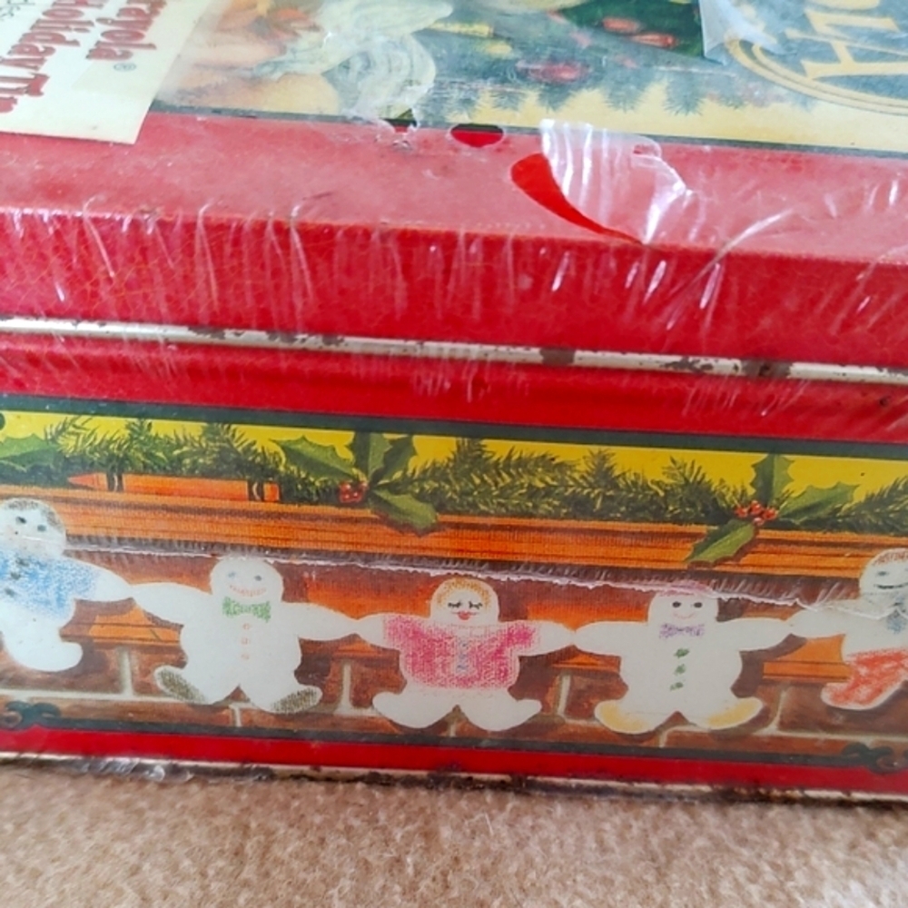 Crayola Holiday Tin Circa 1992 Never Opened - Picture 5 of 10